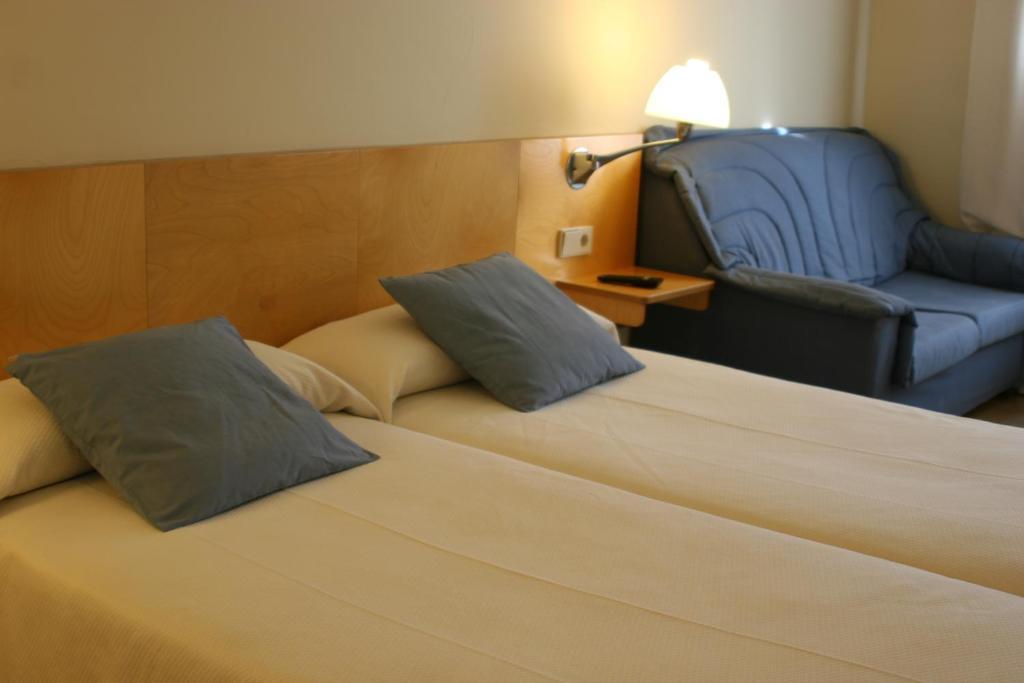 Hotel Rambla Figueres Room photo