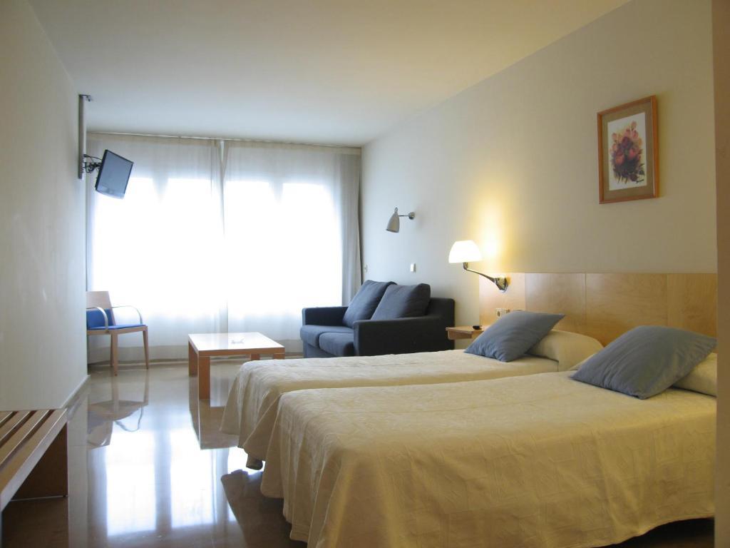 Hotel Rambla Figueres Room photo